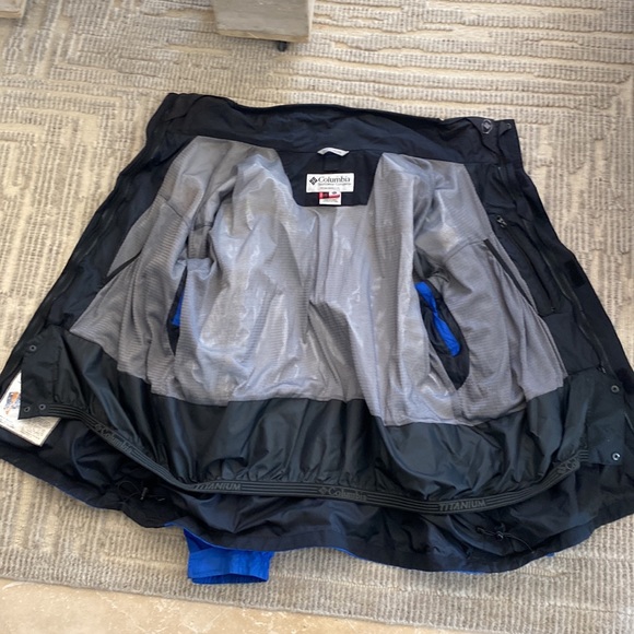 Columbia Jacket - Picture 6 of 11